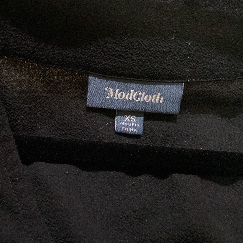 ModCloth black textured v-neck tie short sleeve blouse - XS - Picture 3 of 3